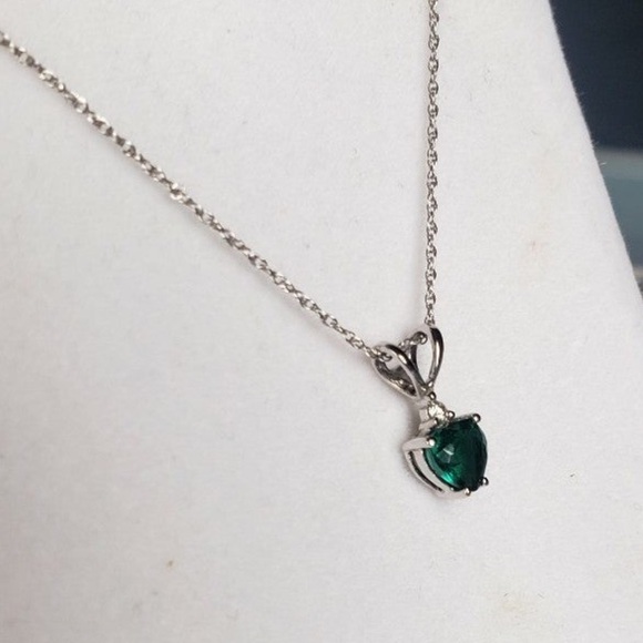 10K Solid White Gold Heart Emerald Diamond Necklace - Picture 12 of 12